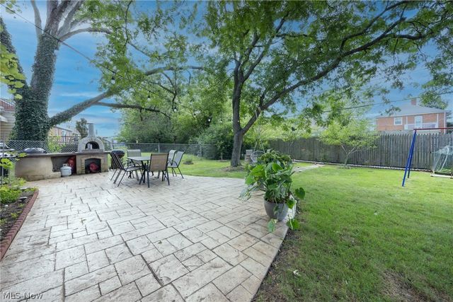 6450 Manchester Road, Parma, OH 44129
