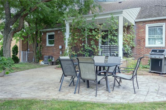 6450 Manchester Road, Parma, OH 44129