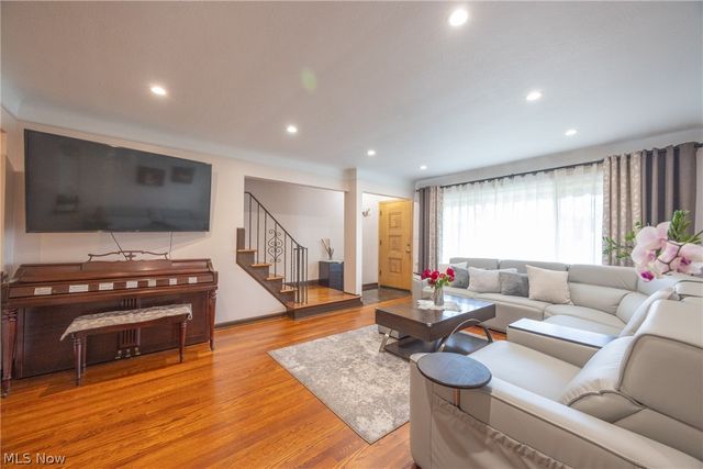 6450 Manchester Road, Parma, OH 44129