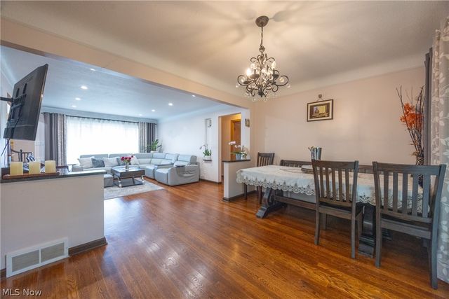 6450 Manchester Road, Parma, OH 44129