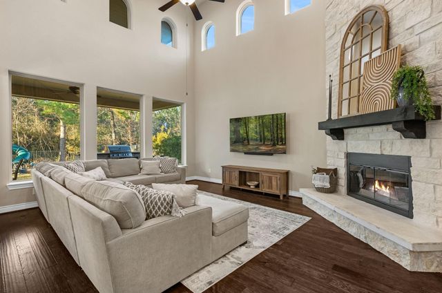 429 Holly Forest Drive, Conroe, TX 77384