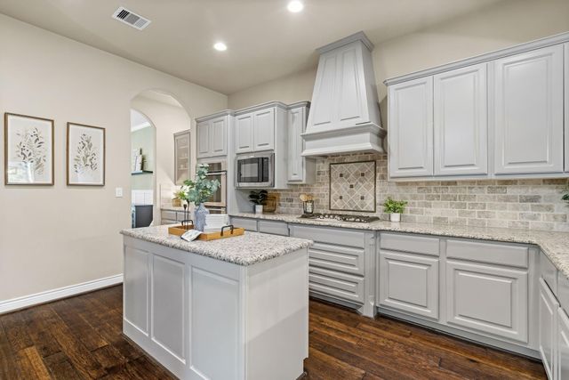 429 Holly Forest Drive, Conroe, TX 77384