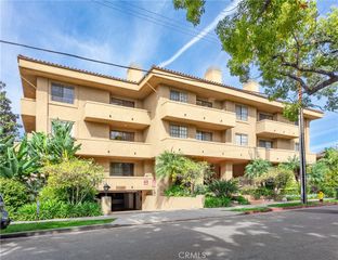221 S Oak Knoll Avenue 202, Pasadena, CA 91101