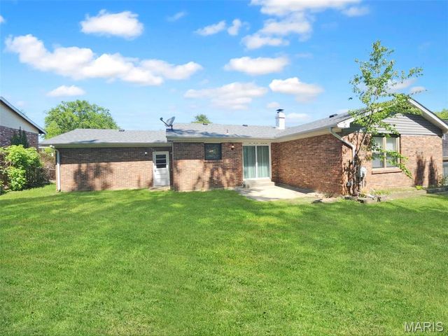 3660 Parc Chateau Lane, St Louis, MO 63033