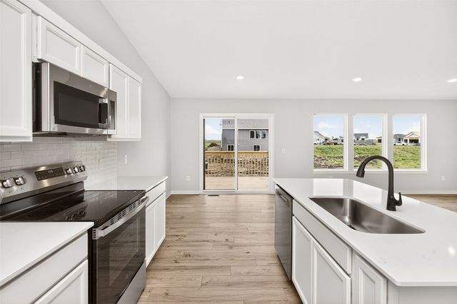 711 NE Doe Pointe Drive, Ankeny, IA 50021