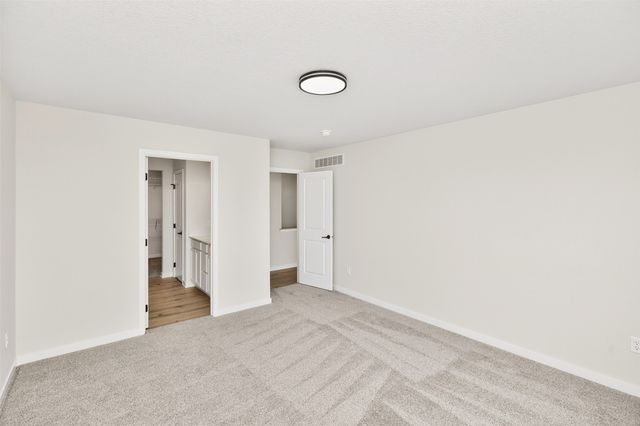 711 NE Doe Pointe Drive, Ankeny, IA 50021