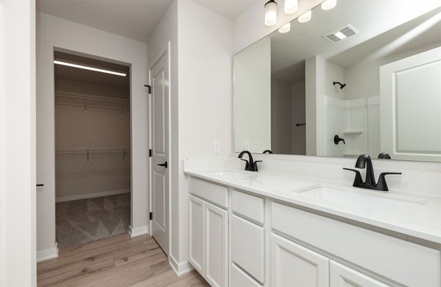 711 NE Doe Pointe Drive, Ankeny, IA 50021