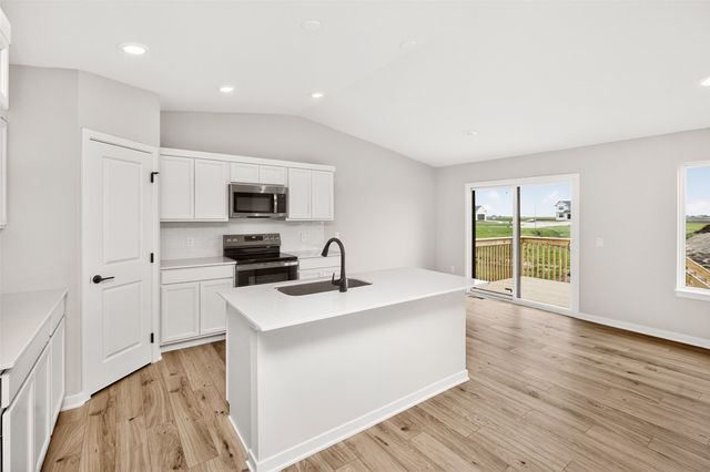 711 NE Doe Pointe Drive, Ankeny, IA 50021