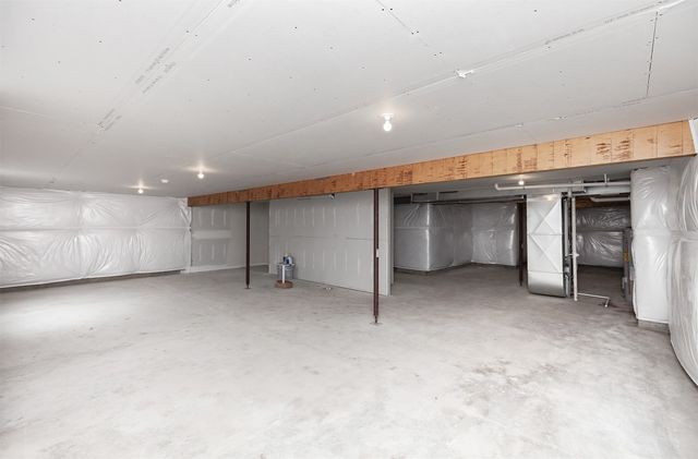 711 NE Doe Pointe Drive, Ankeny, IA 50021
