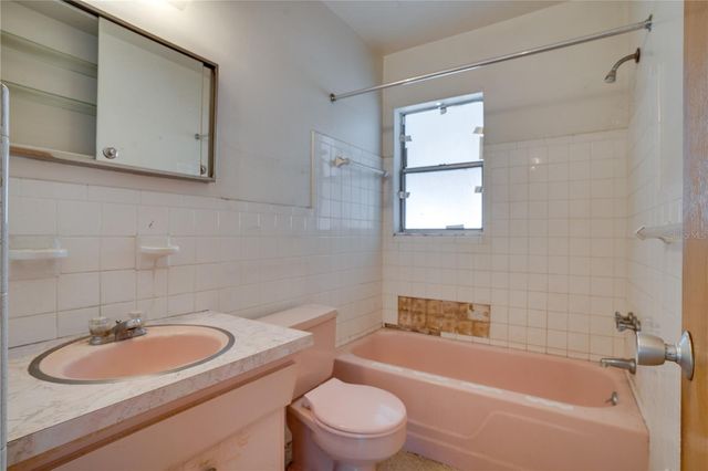 5619 19TH AVENUE N, St Petersburg, FL 33710