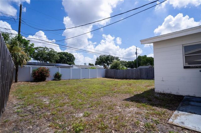 5619 19TH AVENUE N, St Petersburg, FL 33710