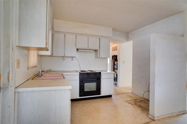 5619 19TH AVENUE N, St Petersburg, FL 33710