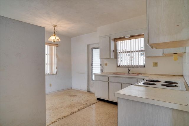 5619 19TH AVENUE N, St Petersburg, FL 33710