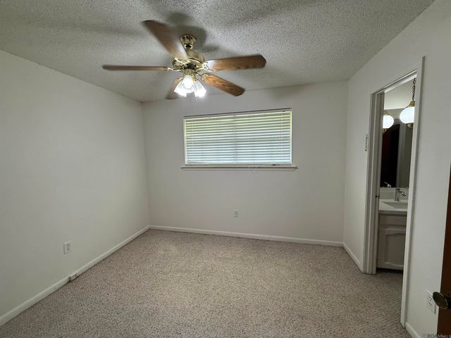 12424 Parkmeadow Dr, Baton Rouge, LA 70816