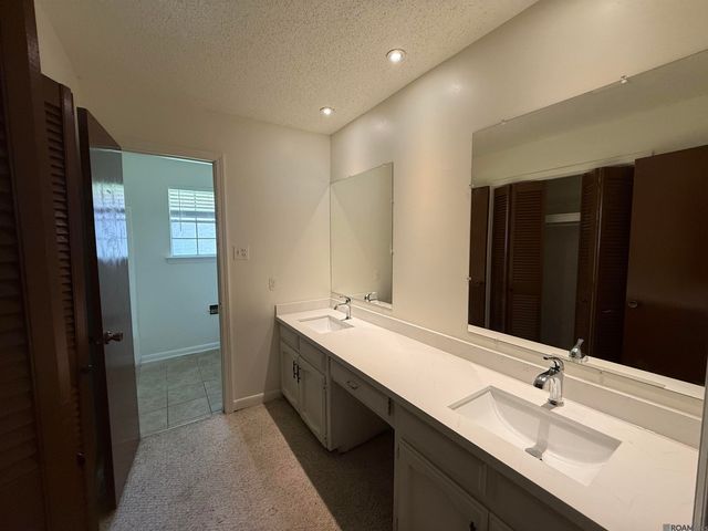 12424 Parkmeadow Dr, Baton Rouge, LA 70816