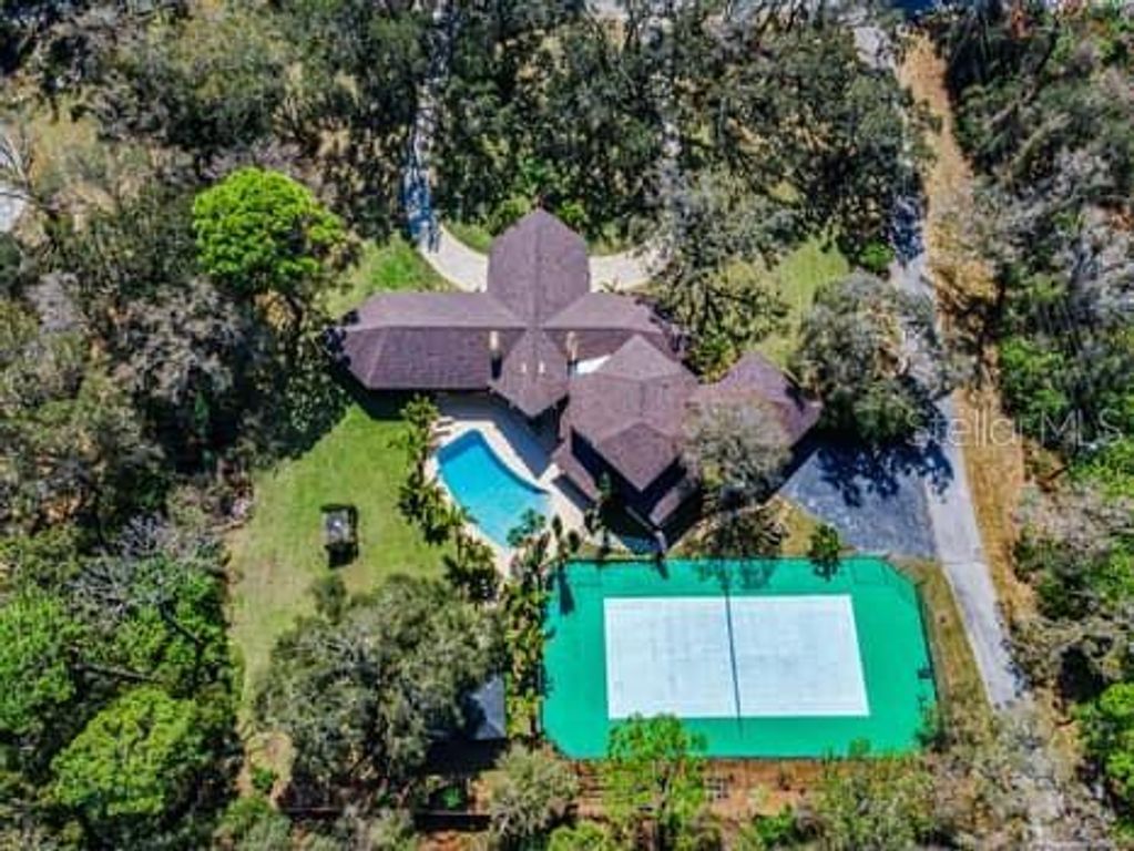 2390 KENT PLACE, Clearwater, FL 33764