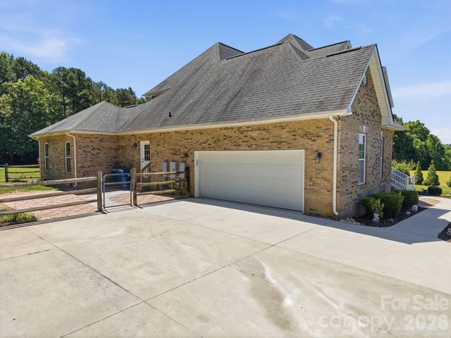 1434 Steeplechase Drive, Mount Pleasant, NC 28124