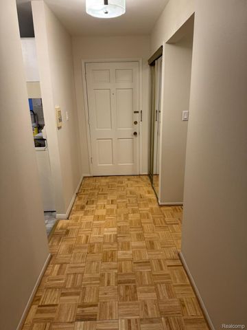 30212 Southfield Road 237, Southfield, MI 48076