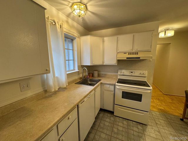 30212 Southfield Road 237, Southfield, MI 48076