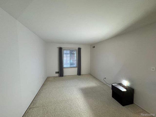 30212 Southfield Road 237, Southfield, MI 48076