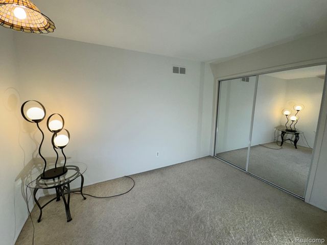 30212 Southfield Road 237, Southfield, MI 48076