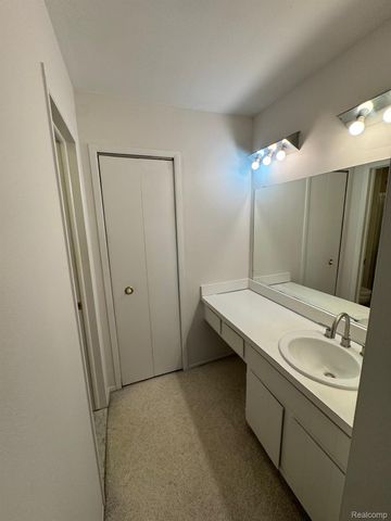 30212 Southfield Road 237, Southfield, MI 48076