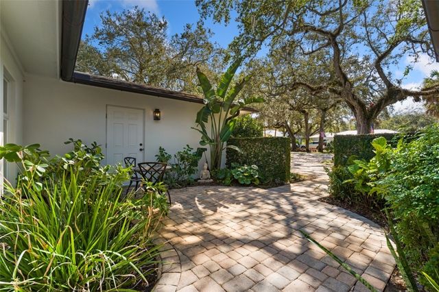 315 Date Palm Road, Vero Beach, FL 32963