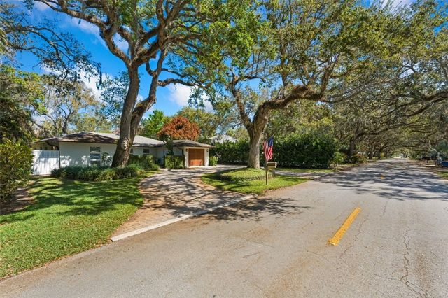 315 Date Palm Road, Vero Beach, FL 32963