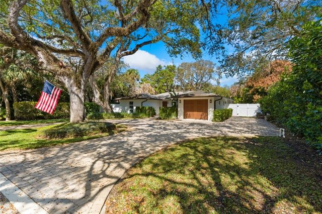 315 Date Palm Road, Vero Beach, FL 32963