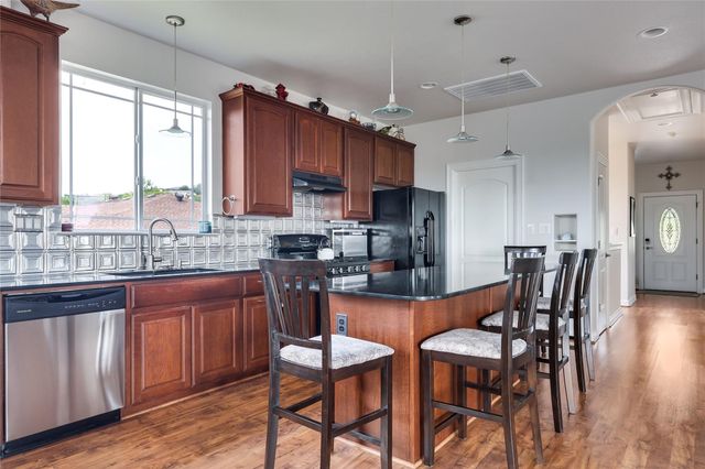3000 Constitution DR, Lago Vista, TX 78645