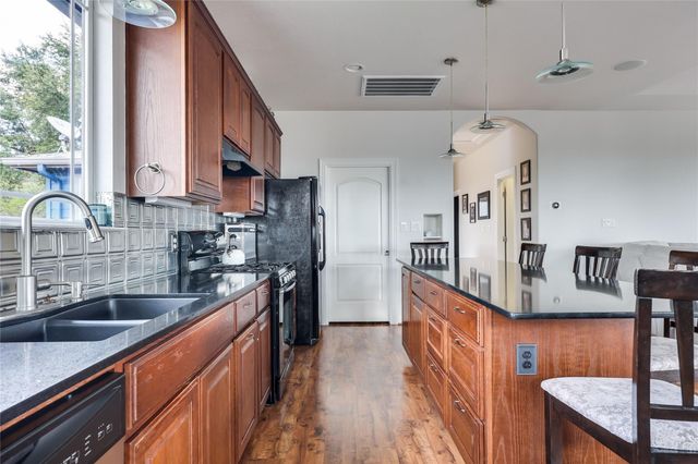 3000 Constitution DR, Lago Vista, TX 78645