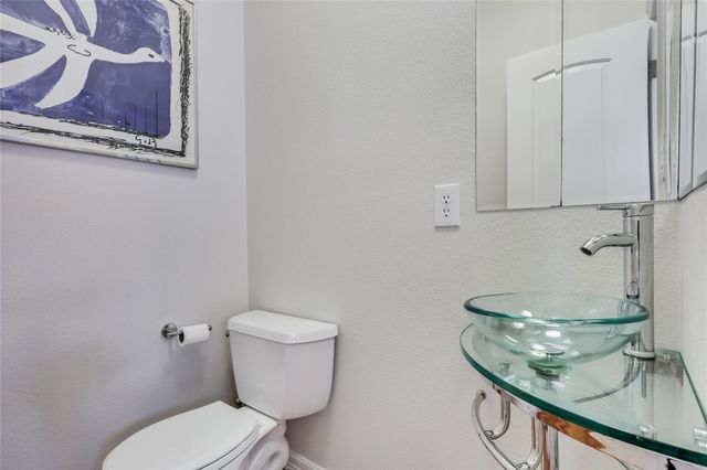 3000 Constitution DR, Lago Vista, TX 78645