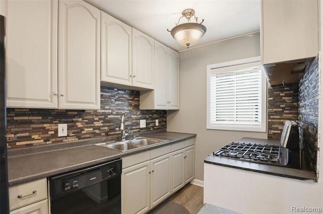 15326 Brookfield Street, Livonia, MI 48154