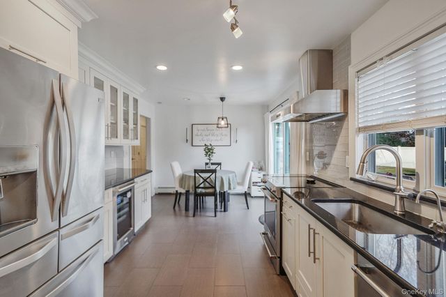 10 Pickwick Court, Stony Brook, NY 11790