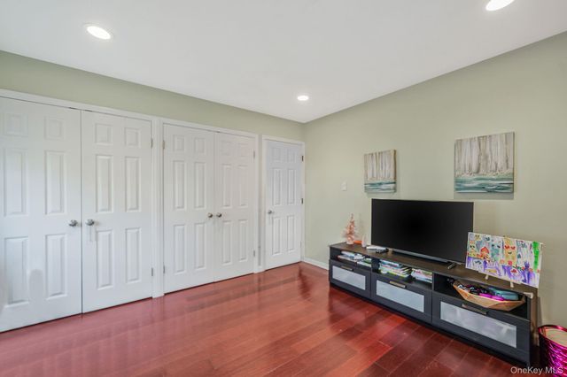 10 Pickwick Court, Stony Brook, NY 11790