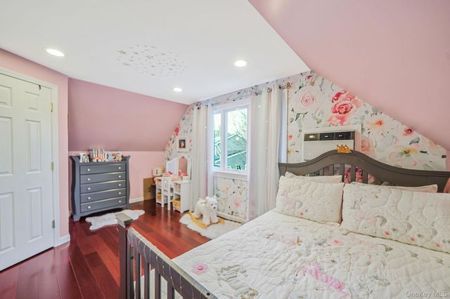 10 Pickwick Court, Stony Brook, NY 11790