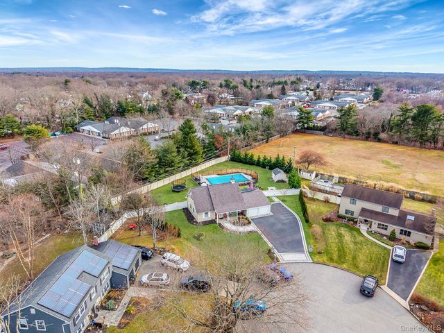 10 Pickwick Court, Stony Brook, NY 11790