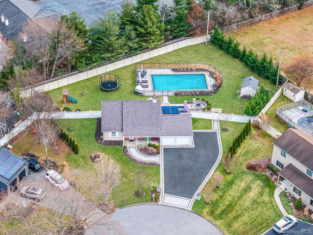 10 Pickwick Court, Stony Brook, NY 11790