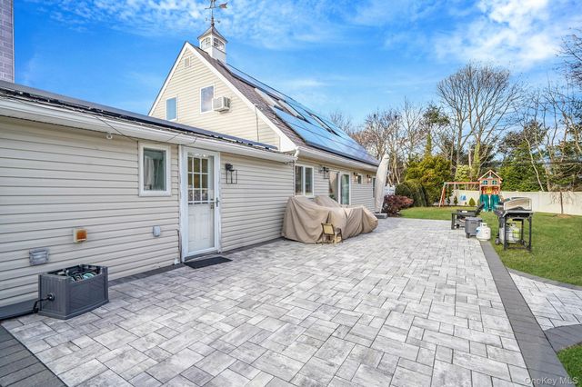 10 Pickwick Court, Stony Brook, NY 11790