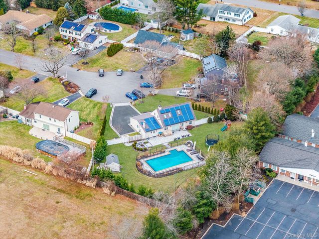 10 Pickwick Court, Stony Brook, NY 11790