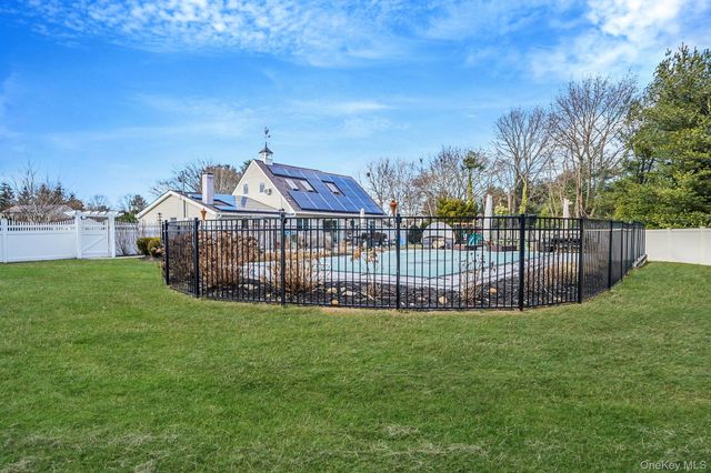 10 Pickwick Court, Stony Brook, NY 11790