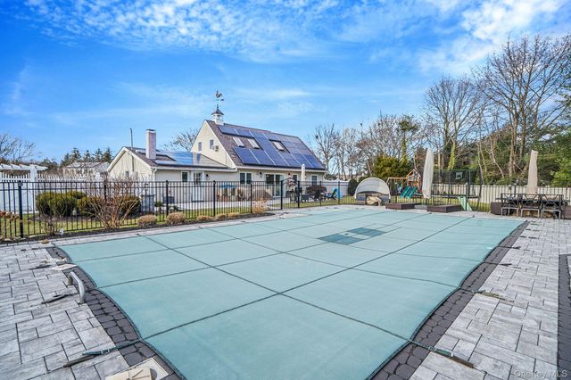 10 Pickwick Court, Stony Brook, NY 11790