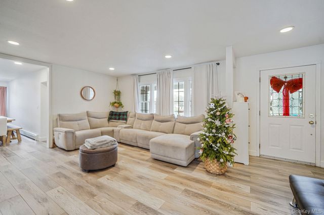 10 Pickwick Court, Stony Brook, NY 11790