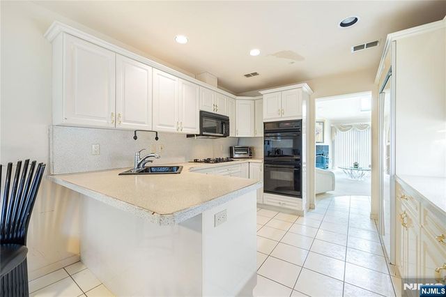 856 Hemlock Court T175, Norwood, NJ 07648