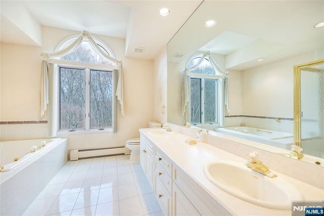 856 Hemlock Court T175, Norwood, NJ 07648