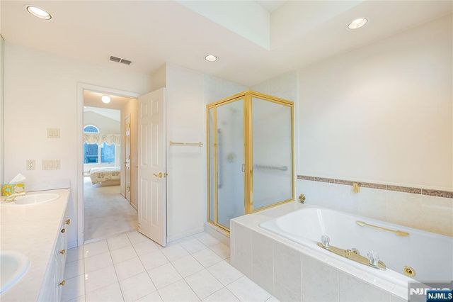 856 Hemlock Court T175, Norwood, NJ 07648