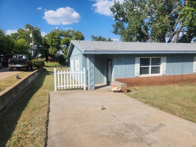 1712 Simpson Ave, Winfield, KS 67156