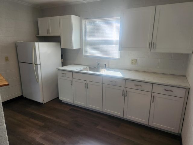 1712 Simpson Ave, Winfield, KS 67156