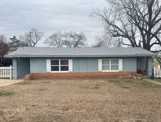 1712 Simpson Ave, Winfield, KS 67156