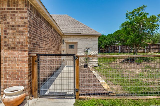 192 Sunrise Hill, Castroville, TX 78009